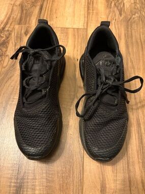 Nike Air Max 270 All-Black Mesh Sneaker